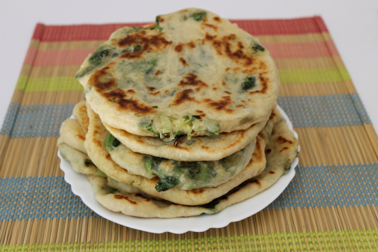 Placinte cu umplutura de salata verde