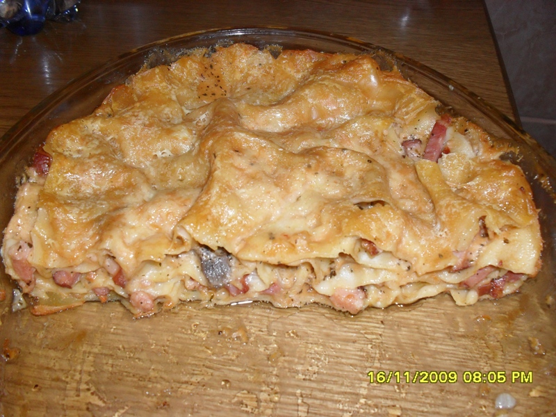 Lasagna cu suc de rosii