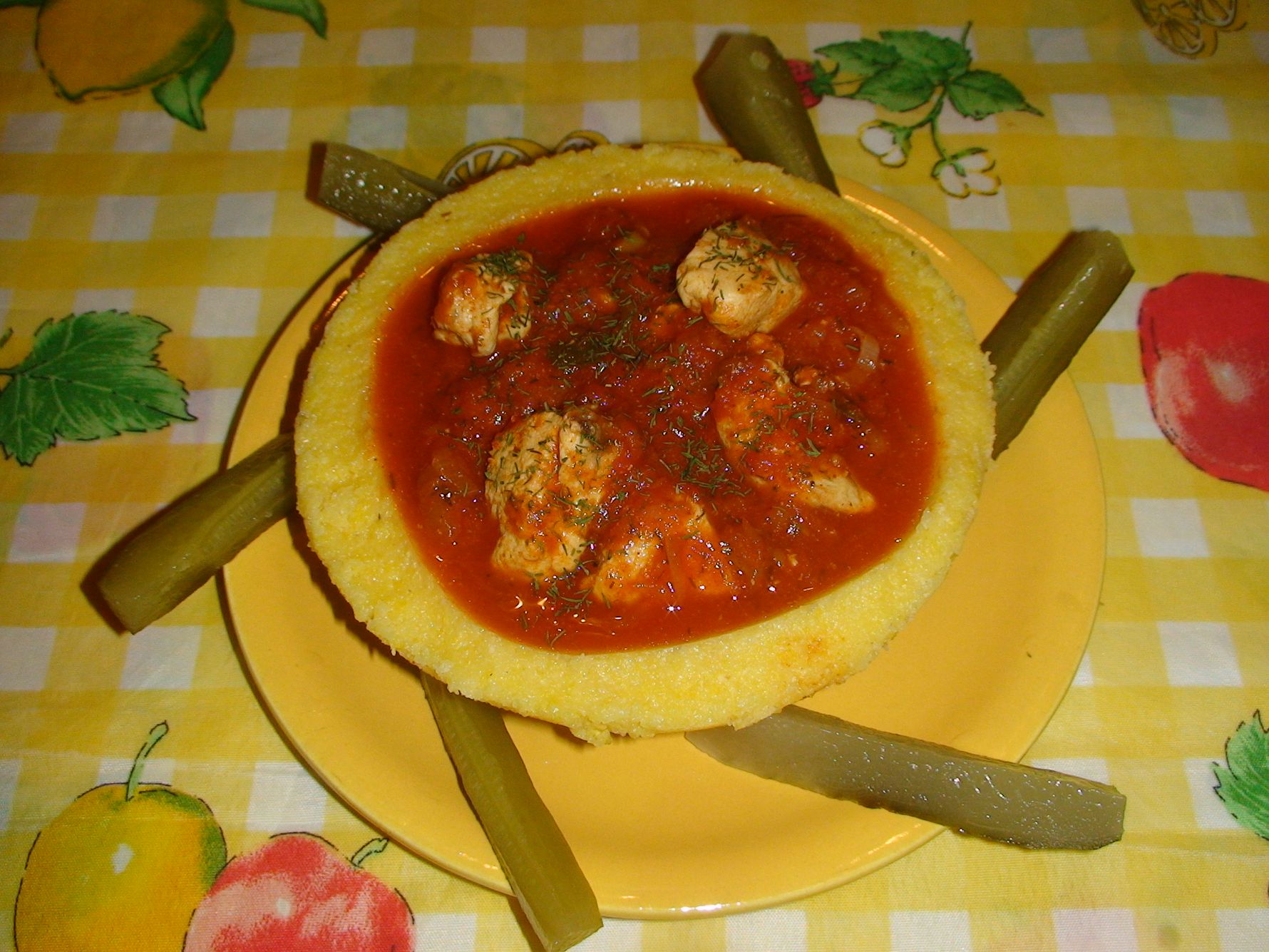 Pui cu sos in cuib de mamaliga