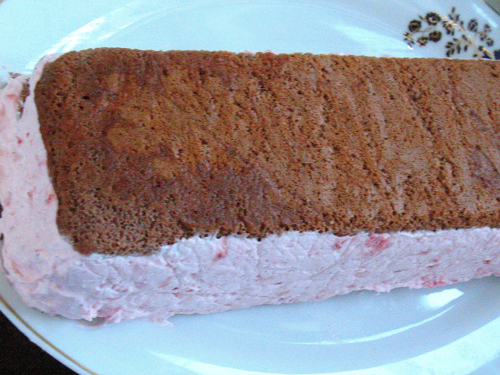 Prajitura KISS cu spuma de capsuni - reteta cu nr. 200