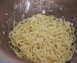 Budinca de spaghete cu branza si merisoare-2