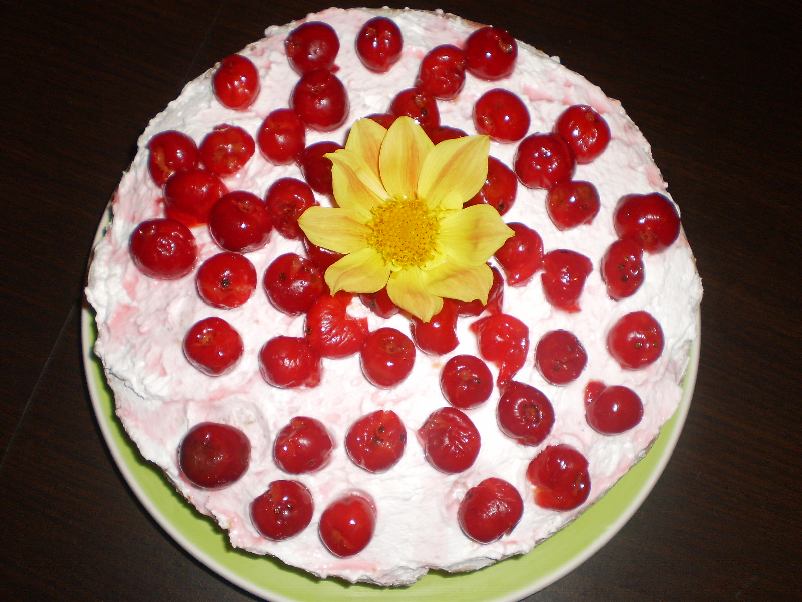 Tort cu visine si frisca