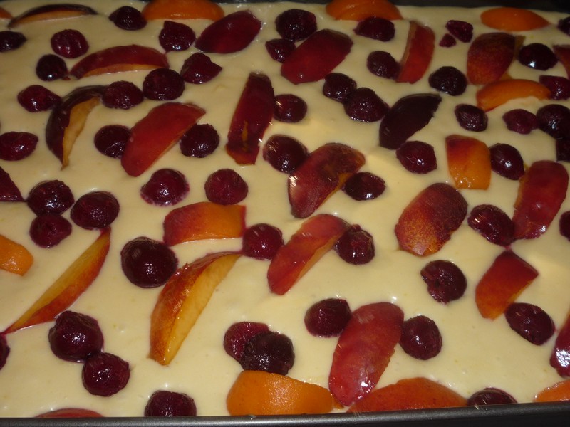 Prajitura cu lamaie si fructe