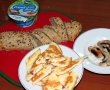 Senvis cu crema de branza, omleta si ciuperci-1