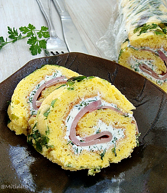 Rulada apertiv cu crema de branza albastra si sunca