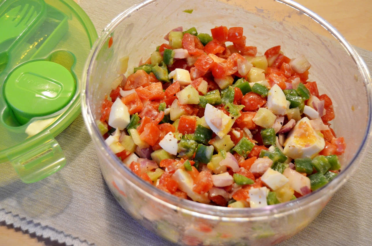 Salata de cruditati cu ou fiert