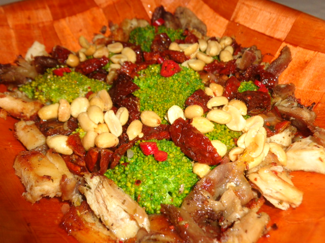 Salata de brocolli cu pui si alune