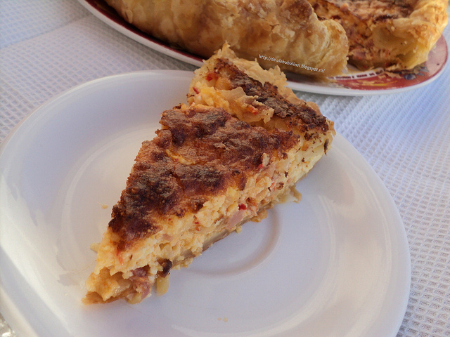 Tarta cu foietaj, jambon si branza