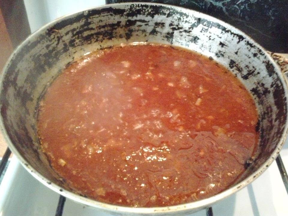 Spaghete cu sos de rosii, reteta simpla, ieftina si gustoasa