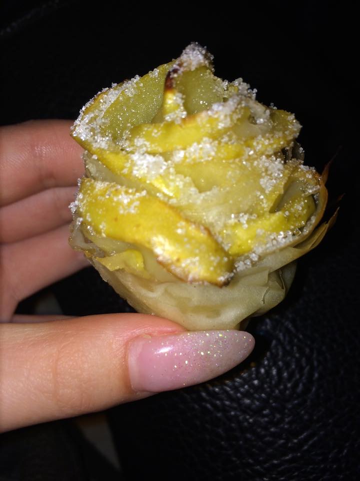 Apple rose