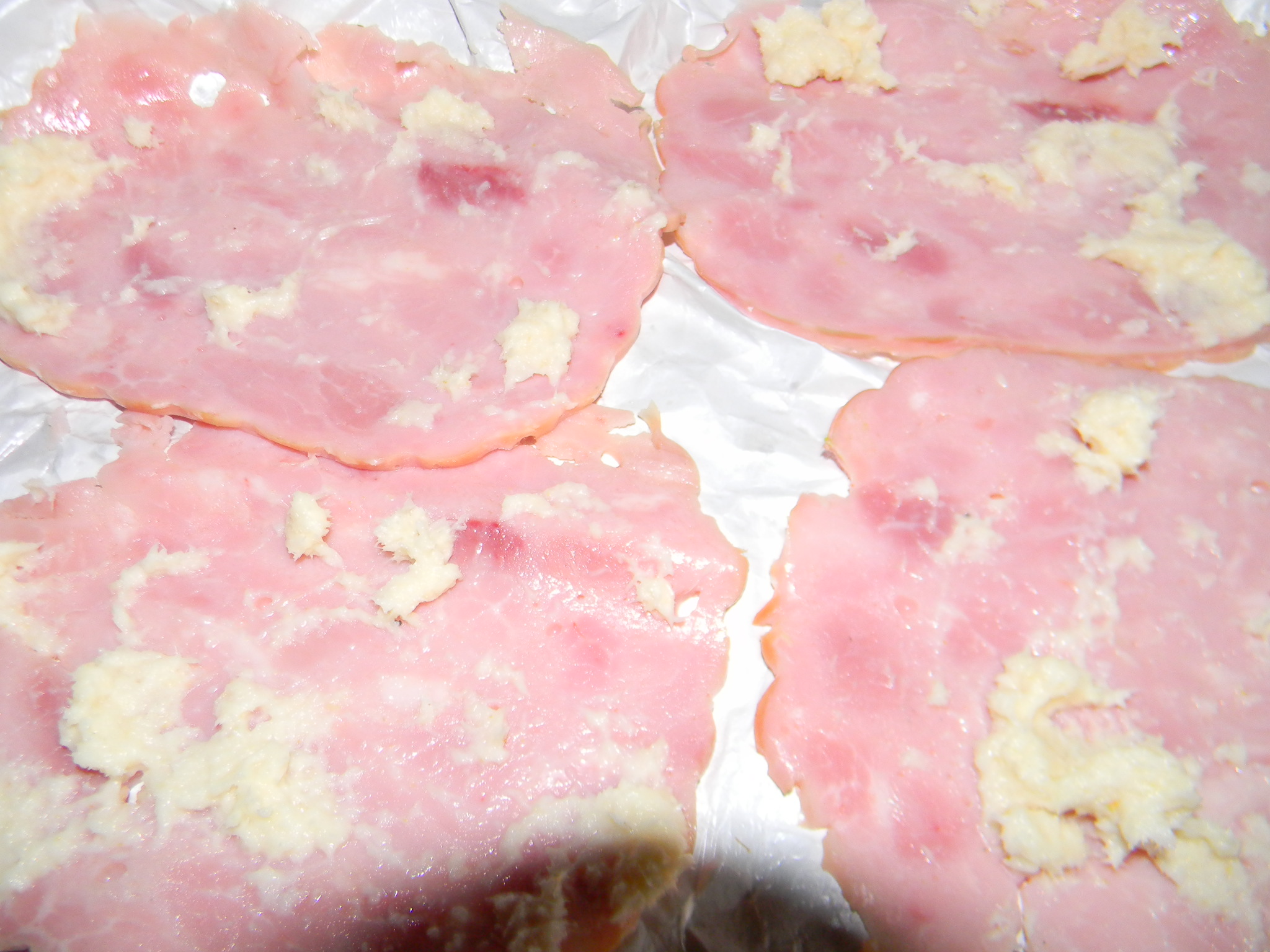 Sandvici cu sunca si mazare verde