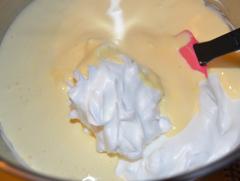 Tort cu crema de ciocolata si frisca