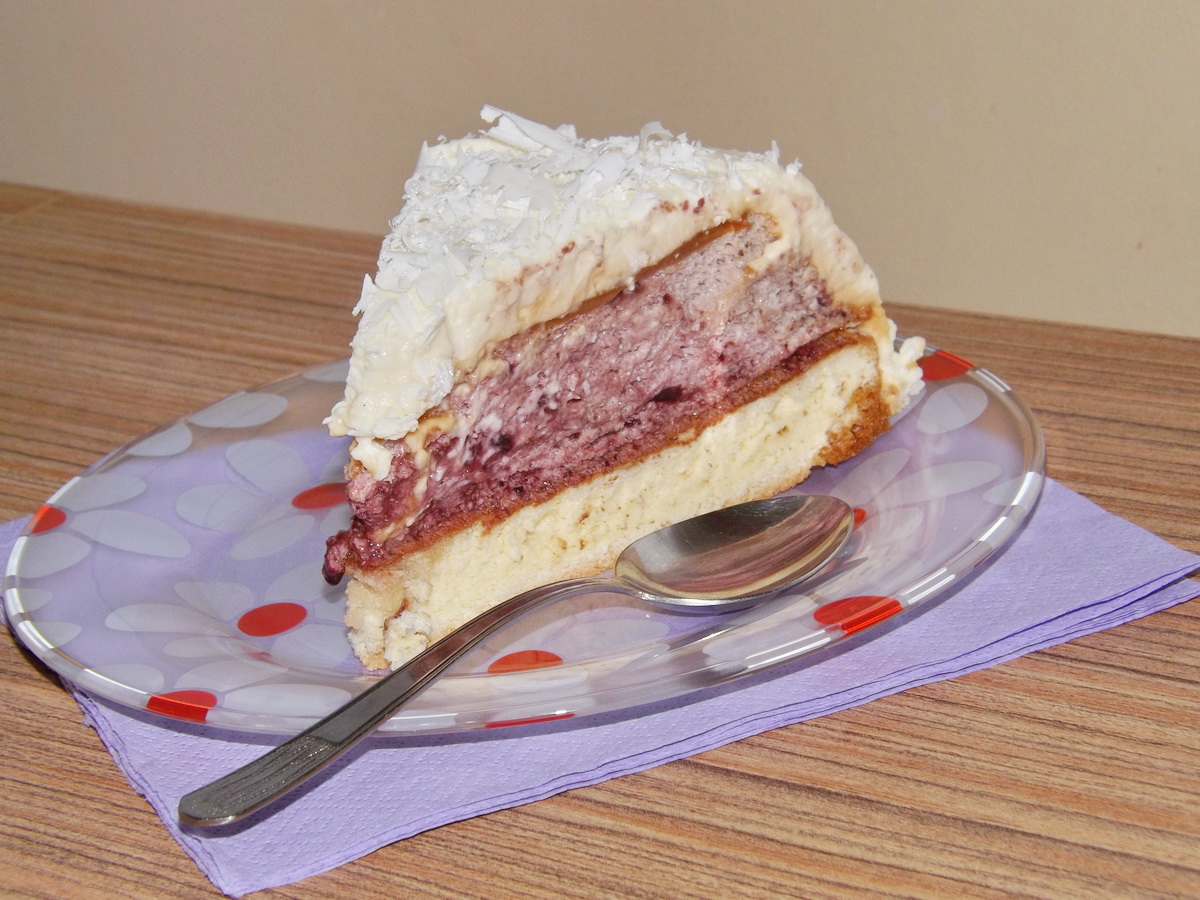 Tort cu aroma de mure