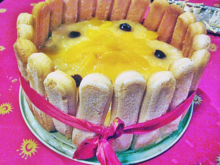 Tort rapid cu budincă și fructe