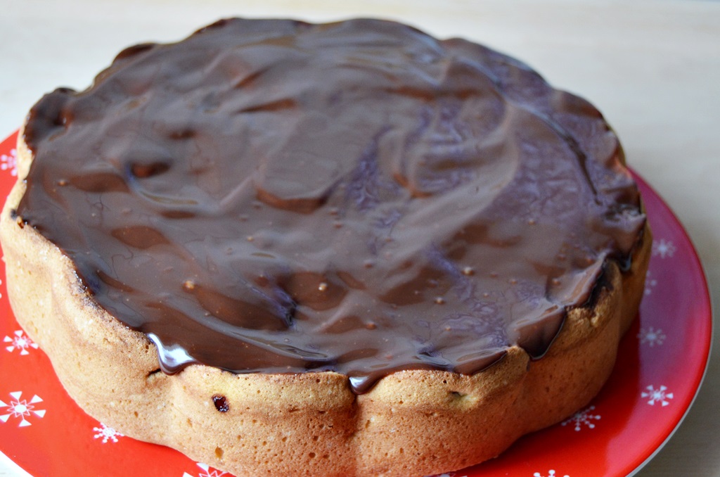 Prajitura cu visine, frisca si ciocolata