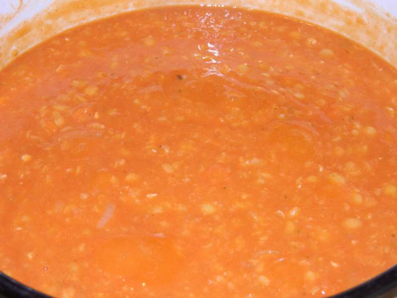 Reteta delicioasa de Mancare de mazare uscata, servita cu muraturi