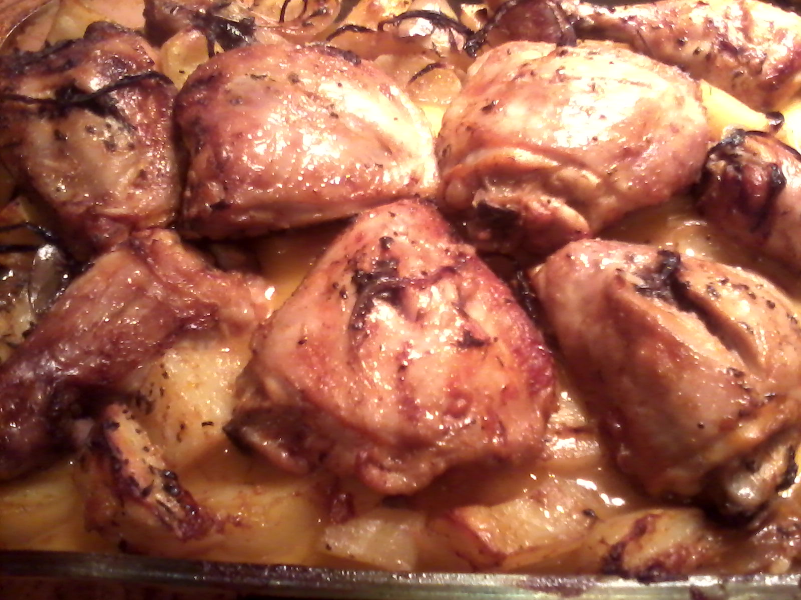 Pulpe de pui cu cartofi la cuptor