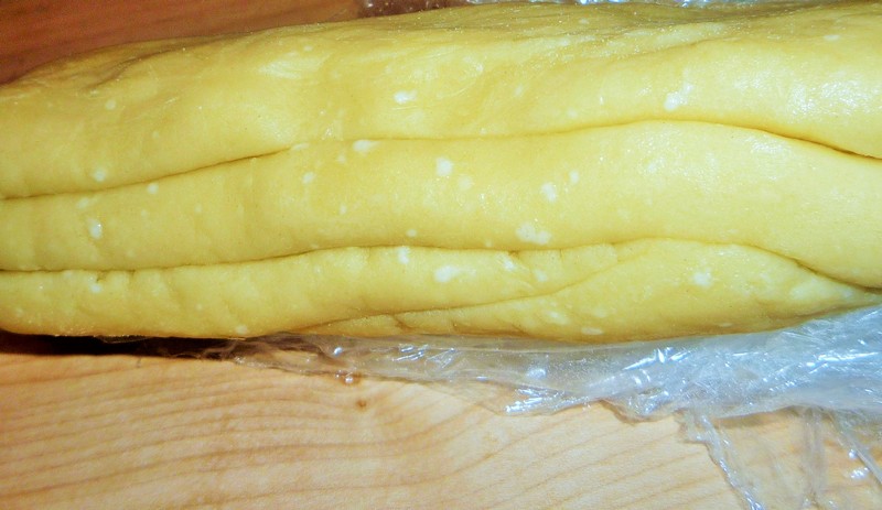 Placinta cu aluat foietaj si branza sarata