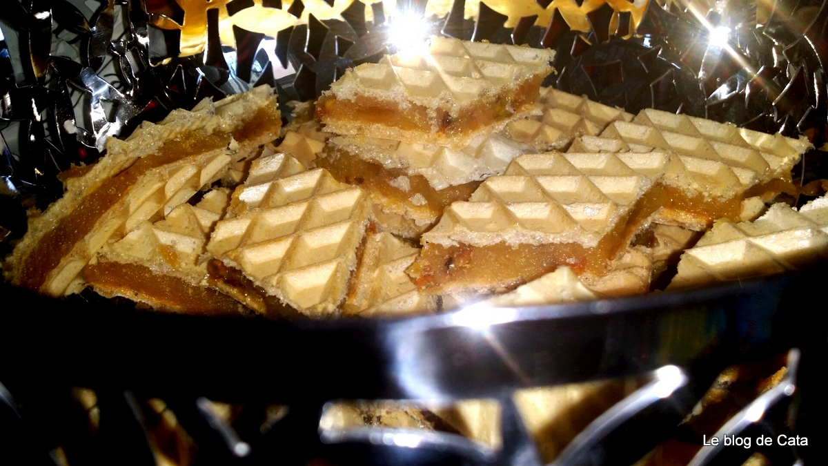 Napolitana cu caramel si fistic