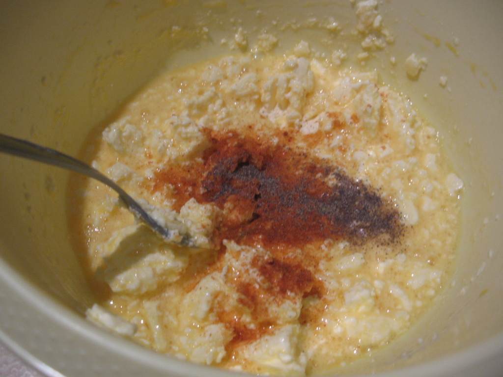 Aperitiv cu fulgi de ovaz, salam si cascaval afumat Delaco