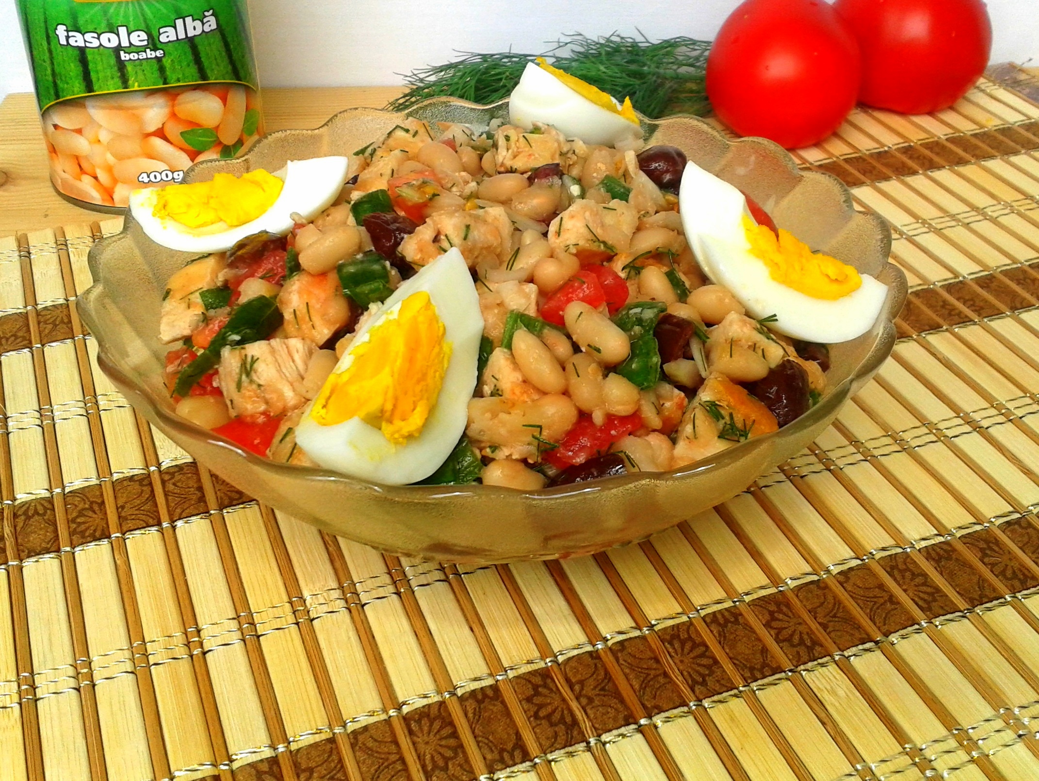 Salata de fasole boabe si piept de pui