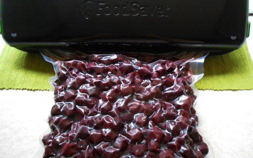 Cum sa ai visine „bete” pentru prajiturile de iarna, pastrate cu ajutorul aparatului Food Saver