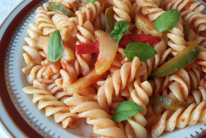 Fusilli cu legume și chilli