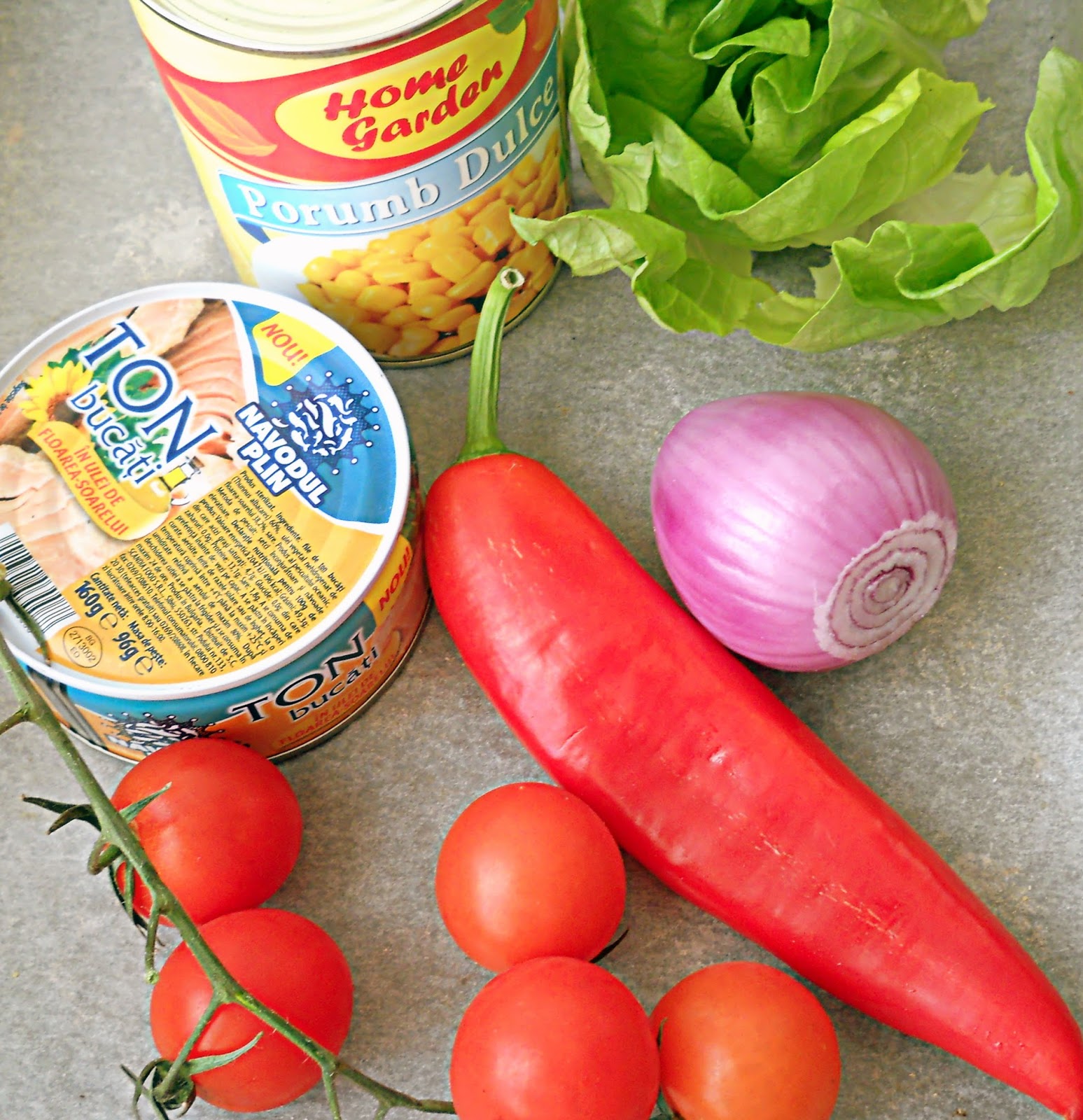 Salata mediteraneana cu ton si porumb