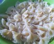 Farfalle cu ardei gras, sos de rosii si naut-4