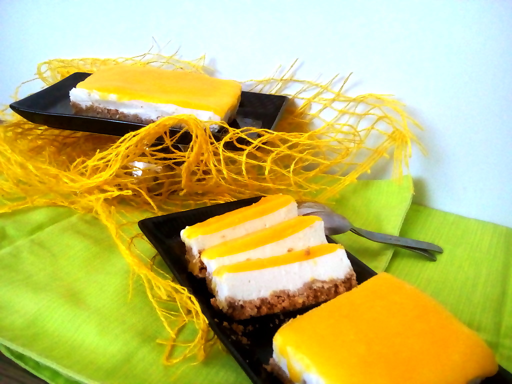 Cheesecake cu piersici (fără coacere)