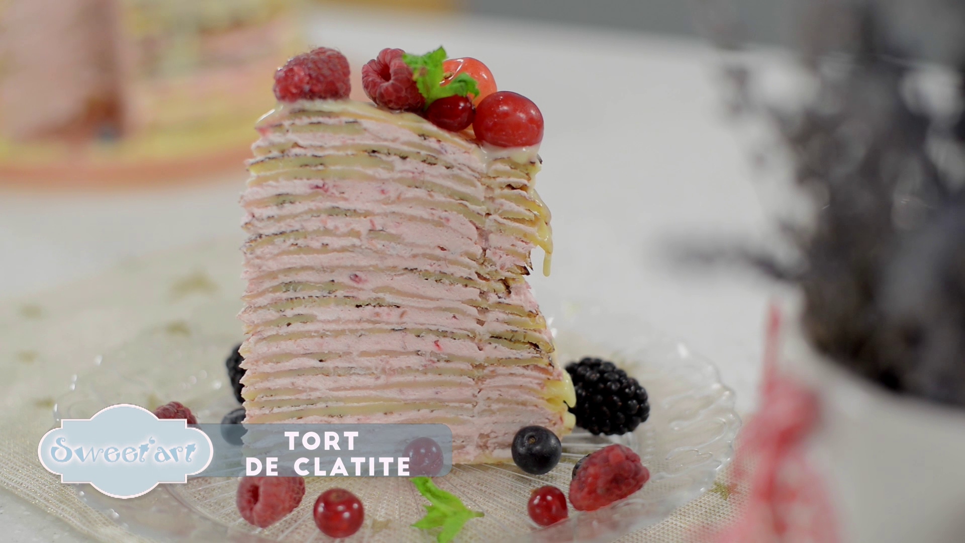 Tort de clatite cu ciocolata si fructe