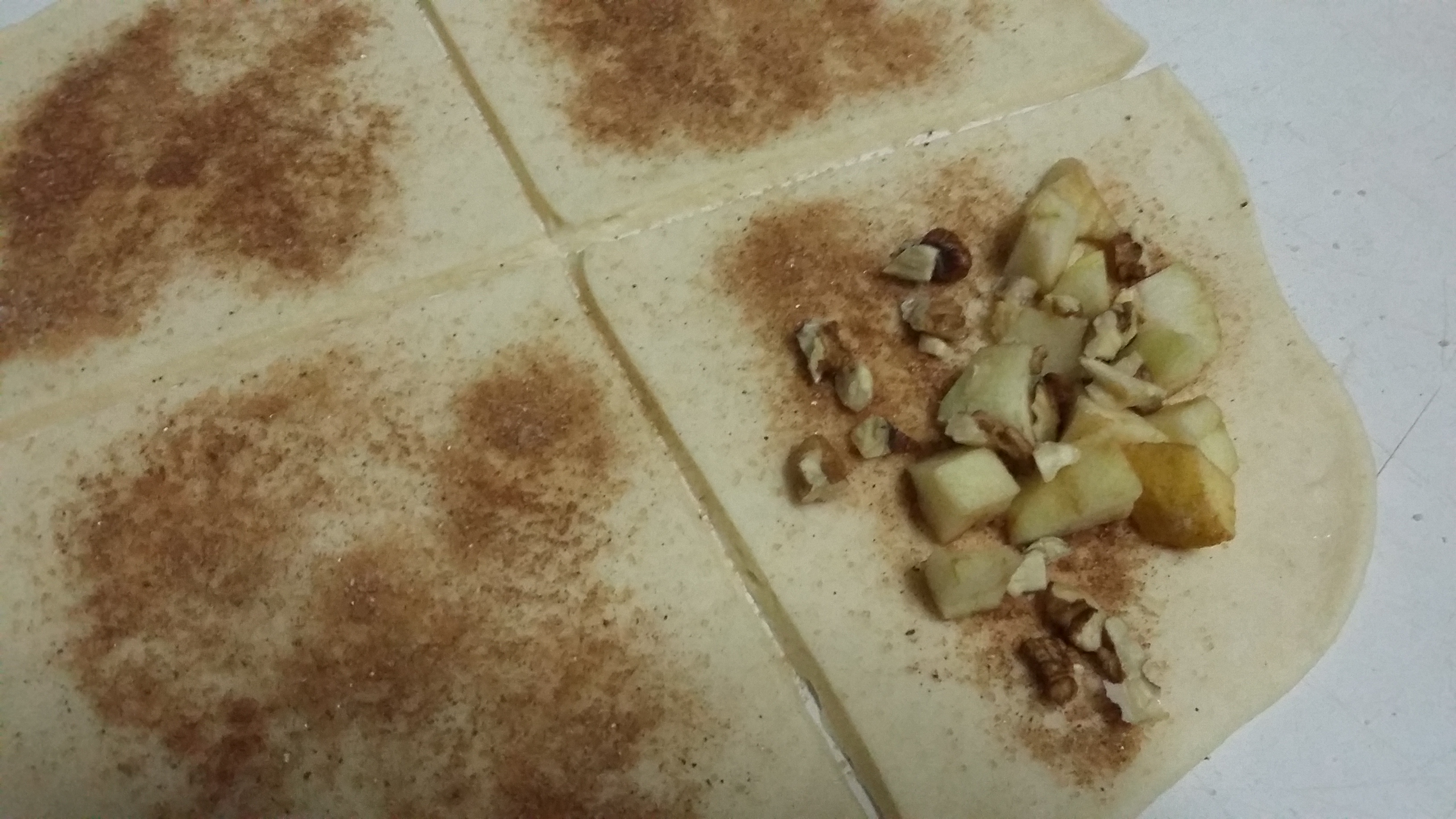 Cornulete cu mere si nuci