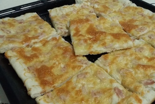 Focaccia cu sunca si cascaval