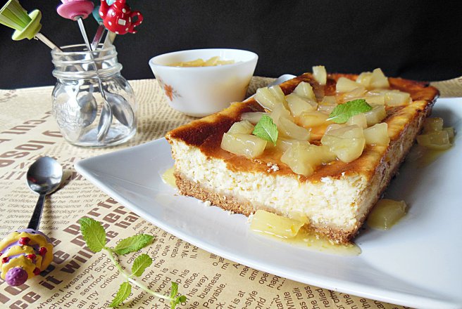 Cheesecake cu portocala si sos de ananas