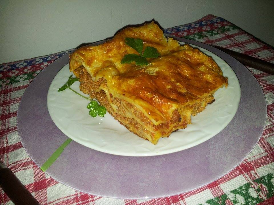 Lasagna cu foi de casa - Reteta savuroasa cu sos ragu
