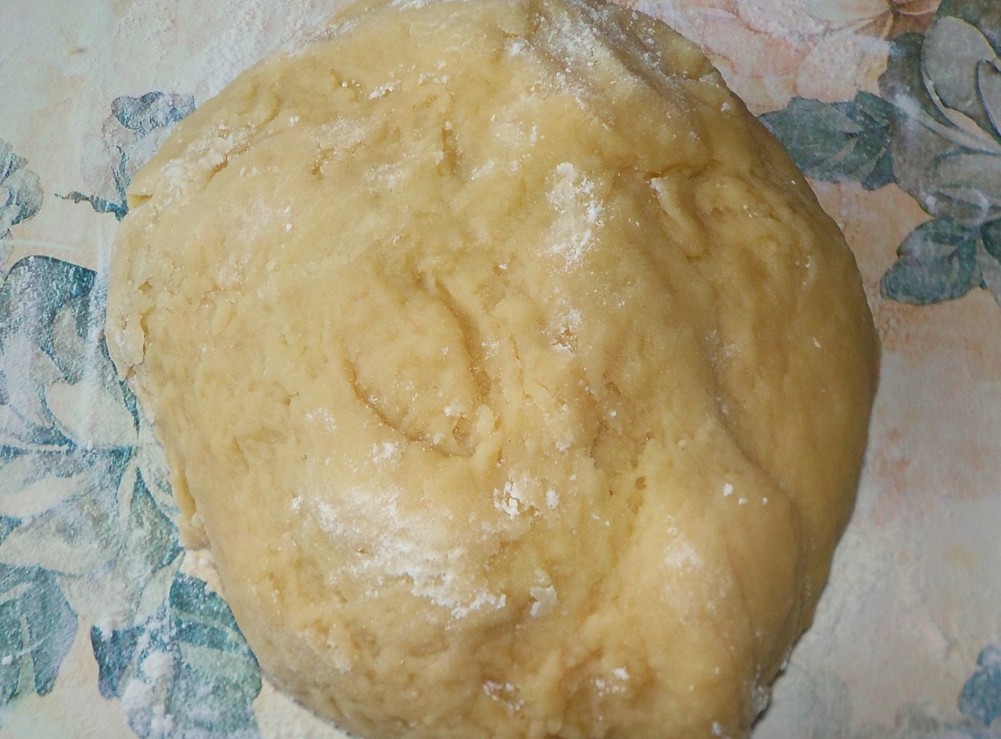 Cornulete cu gem de prune si nuca de cocos