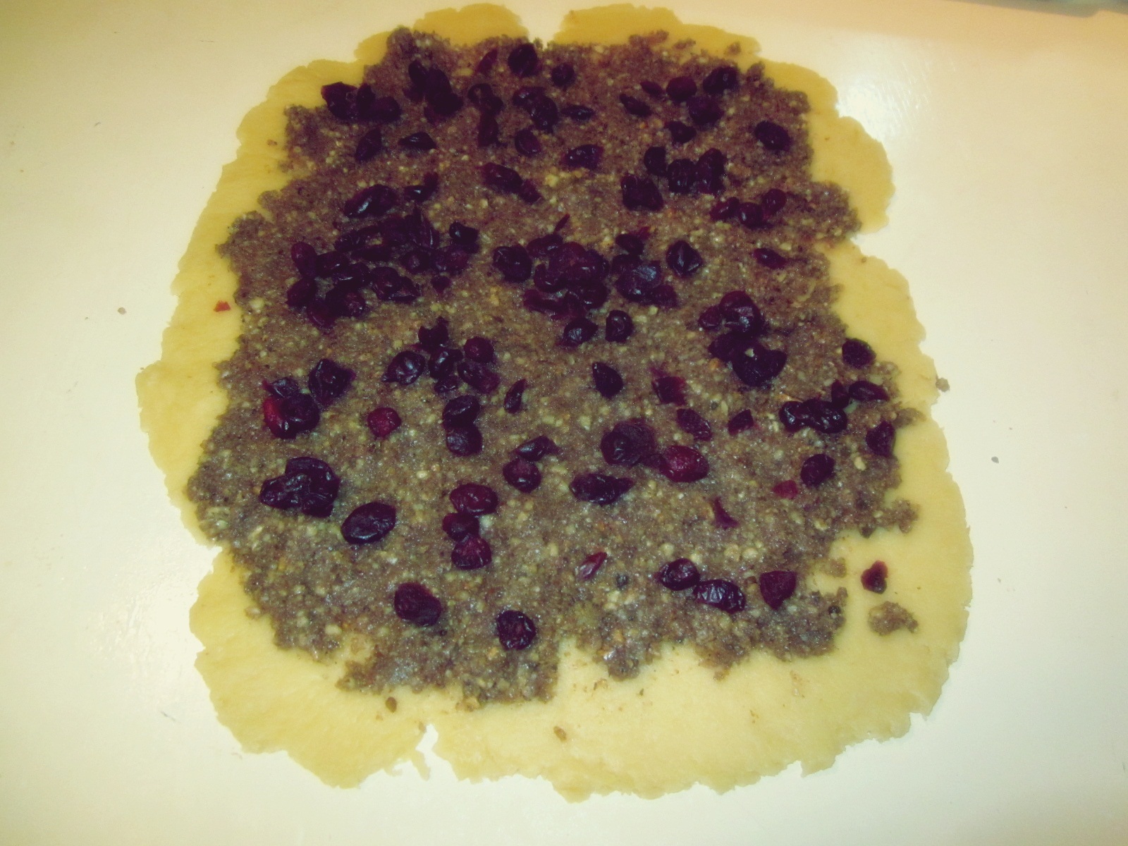 Cozonac unguresc cu nuca si merisoare