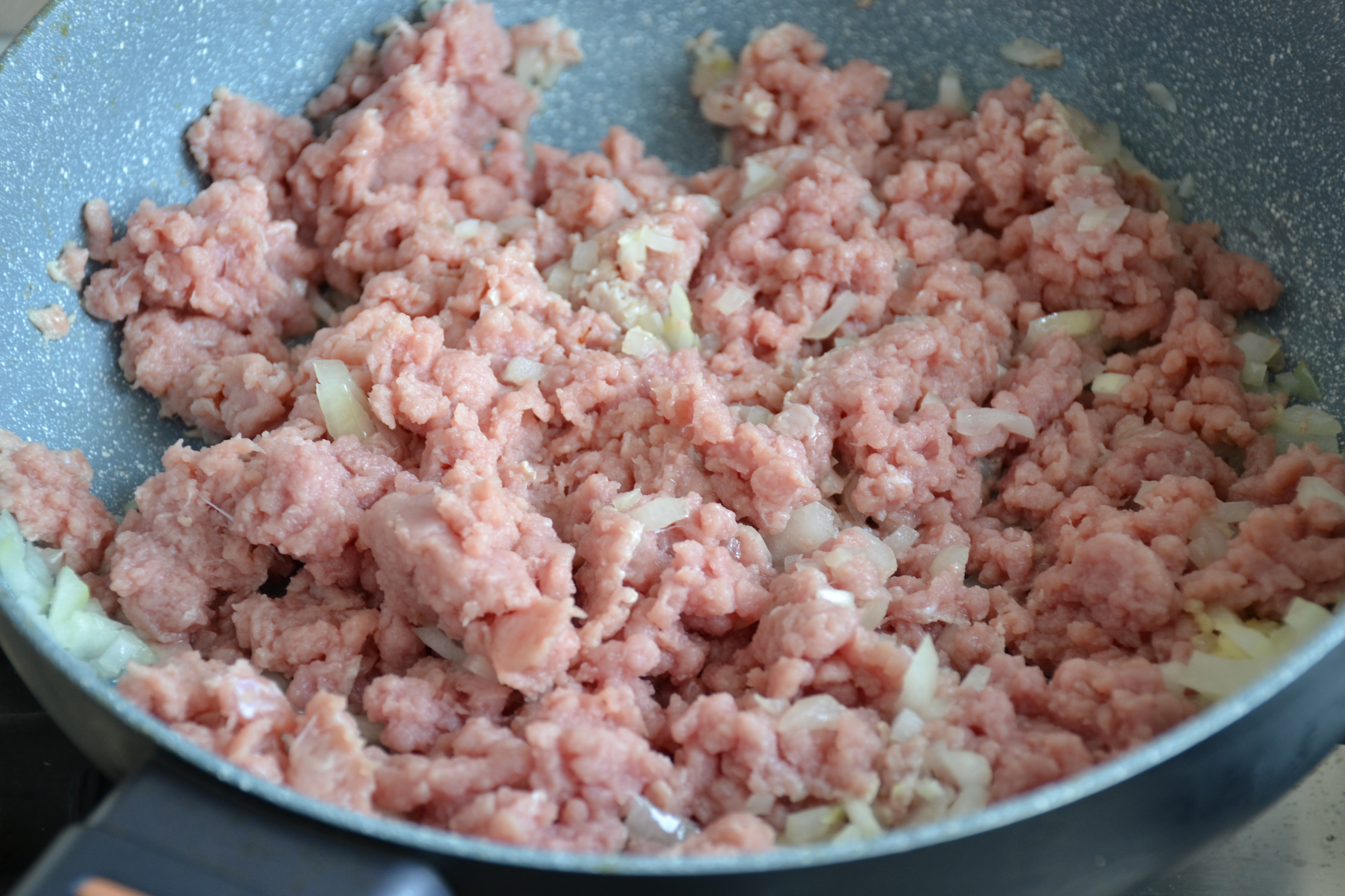 Placinta cu carne si cascaval