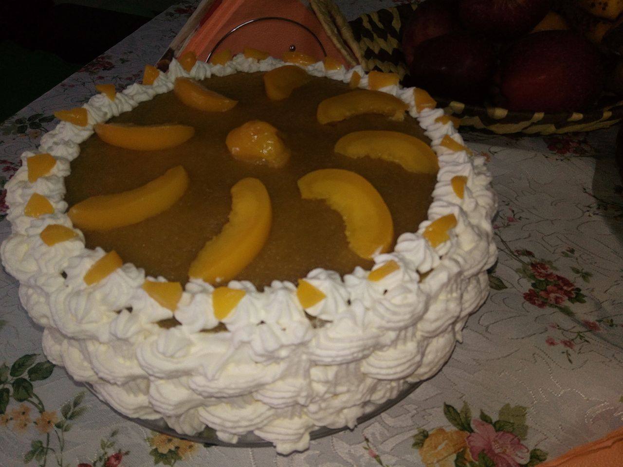 Tort cu iaurt si caise