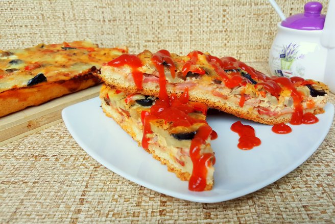 Pizza de casa cu de toate