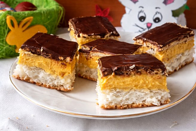 Desert prajitura cu nuca de cocos si crema de vanilie