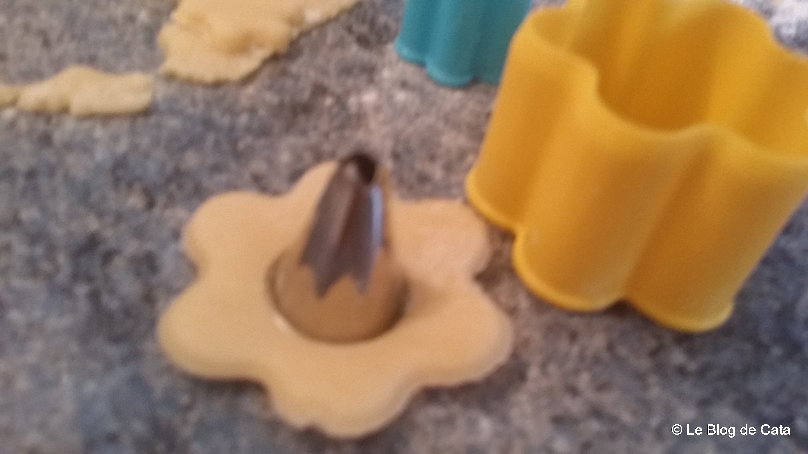 Desert biscuiti cu gem de zmeura