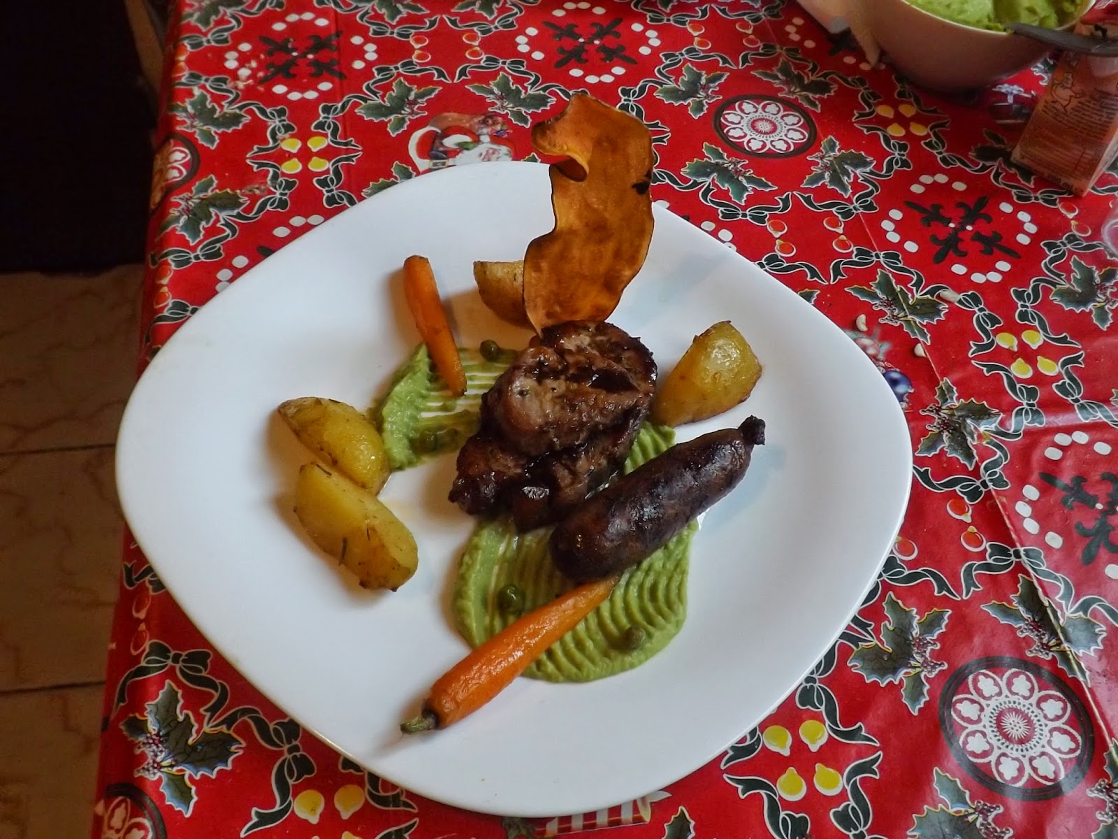 Cotlet si muschiulet de porc cu piure de mazare