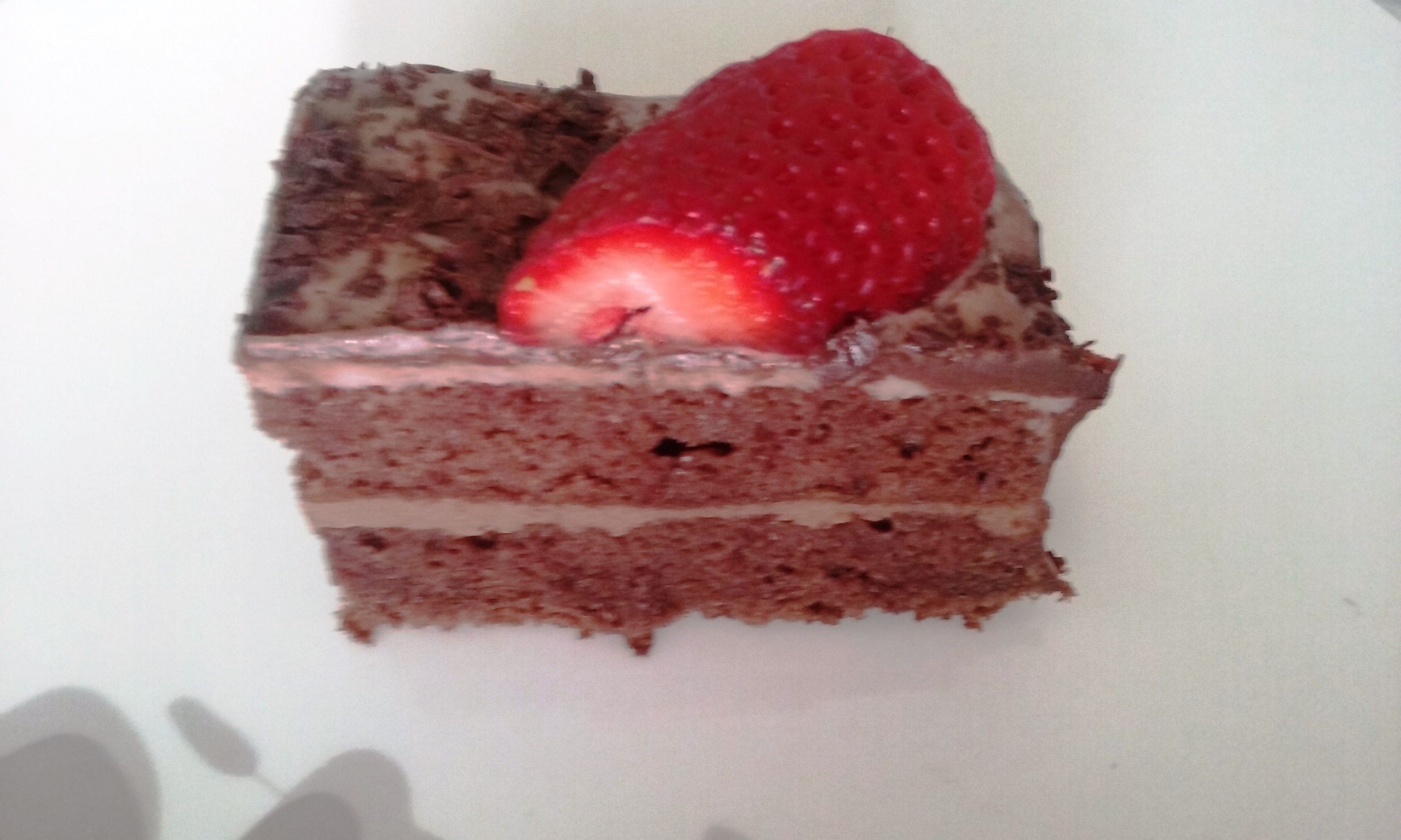 Desert tort cu mousse de ciocolata si zmeura