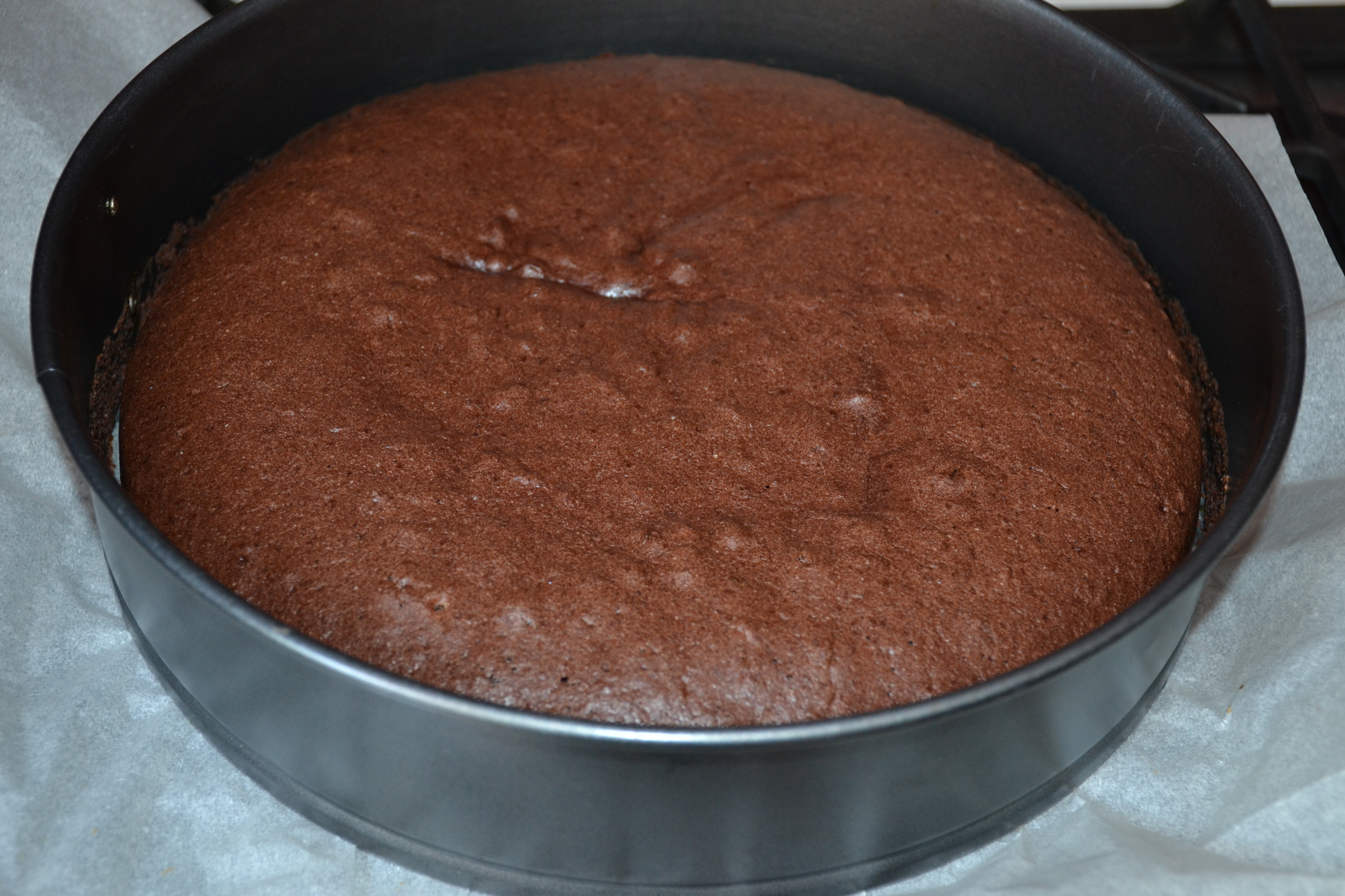 Desert tort cu capsuni, mascarpone si ciocolata