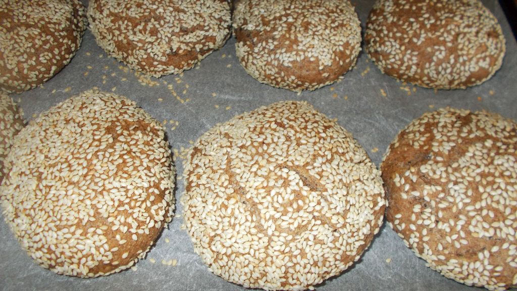 Chifle integrale imbracate in seminte de susan