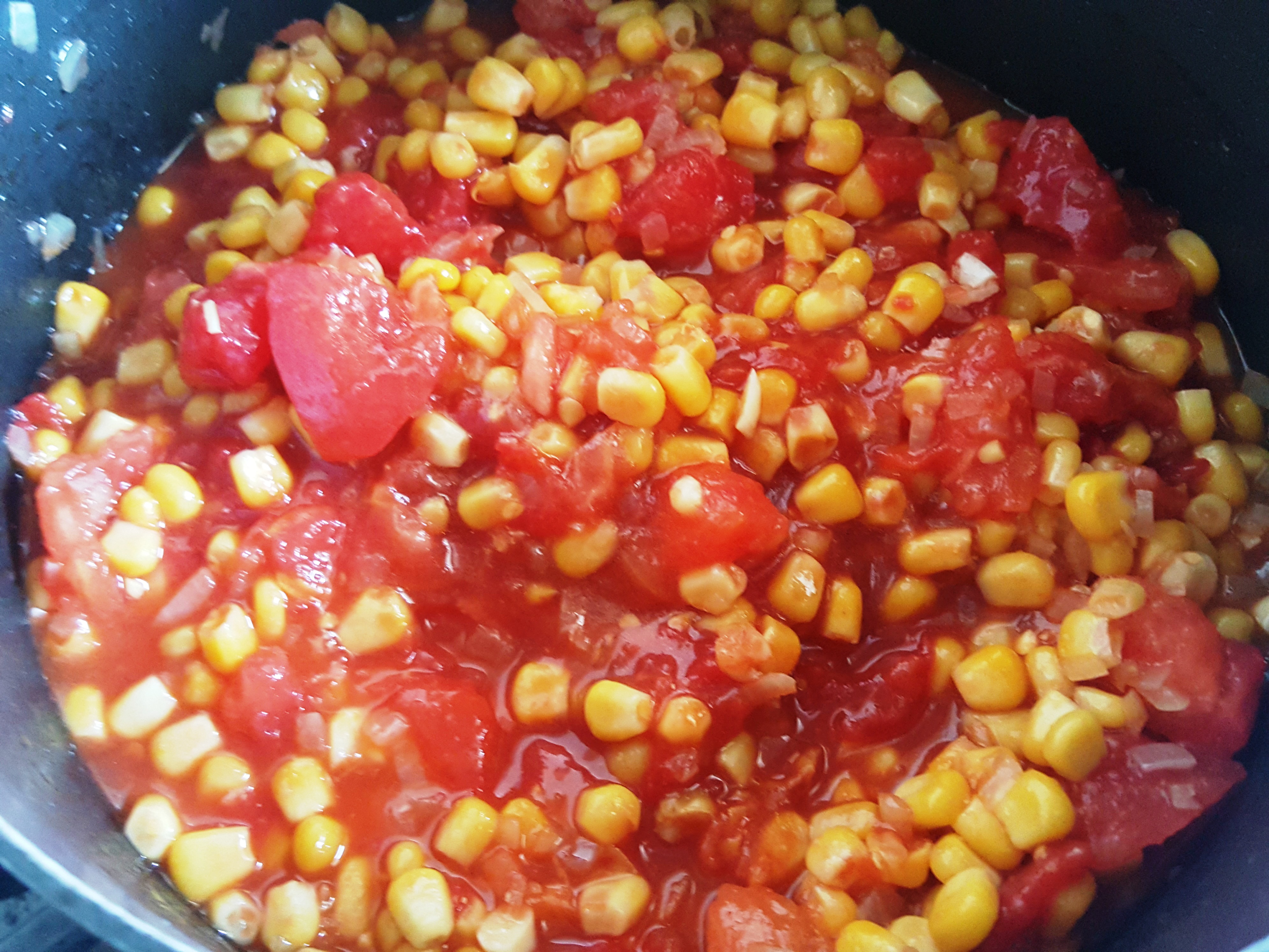 Supa crema de porumb cu rosii