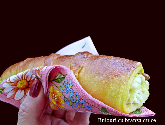 Desert rulouri cu branza dulce