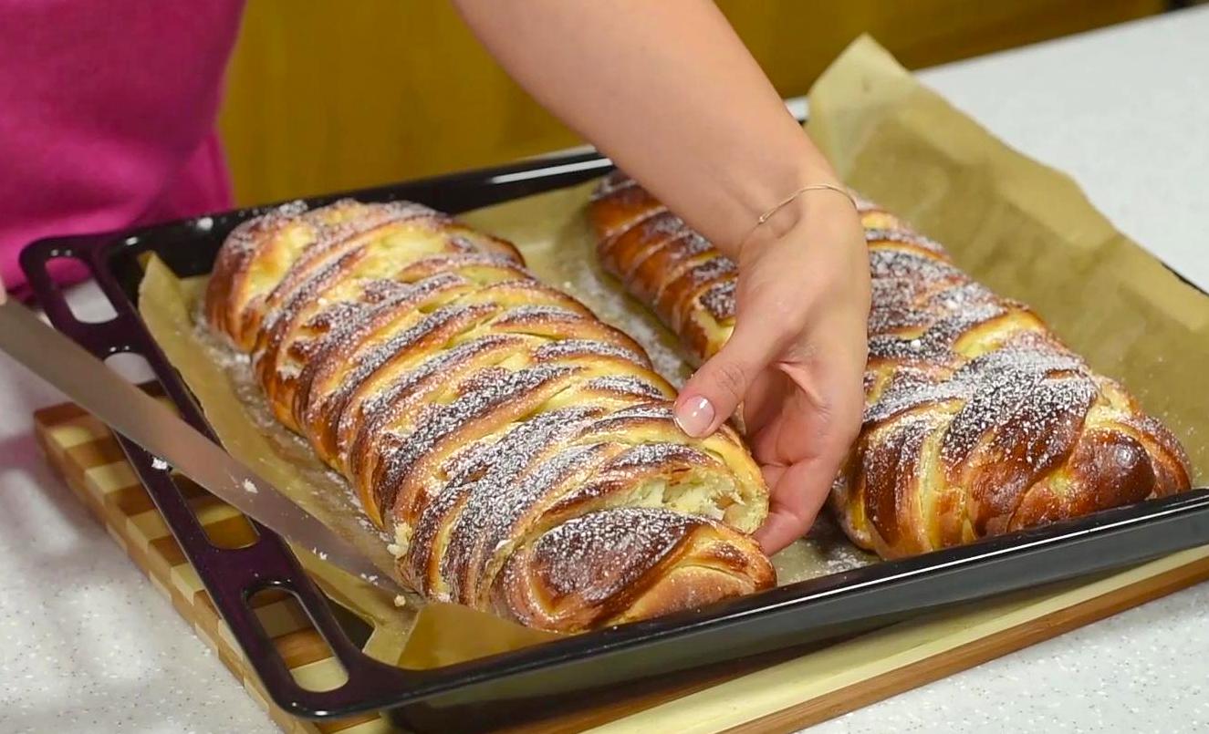 Placinta impletita, cu mere si stafide - Reteta gustoasa de casa