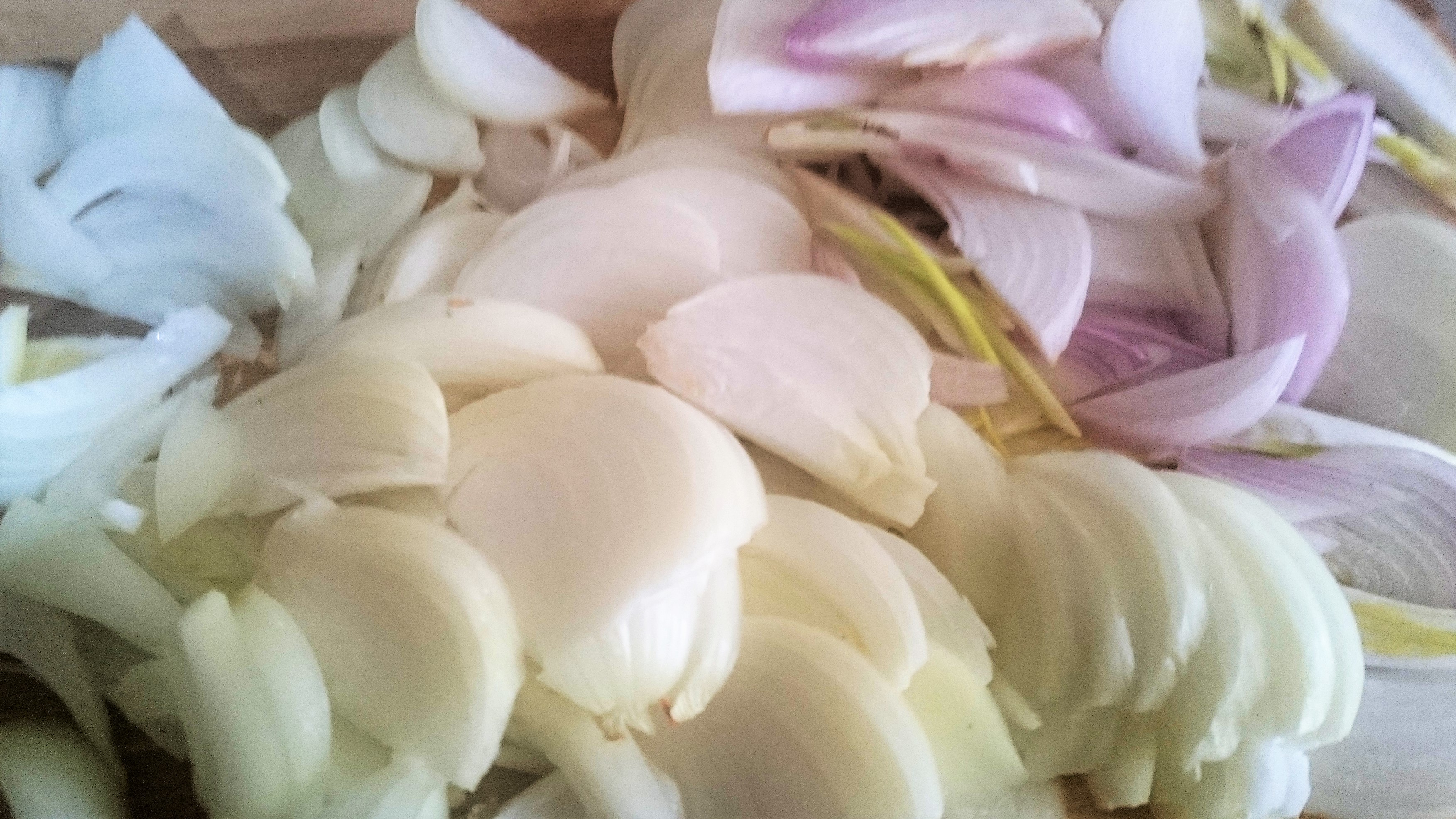 Salata de ceapa marinata cu chiftelute